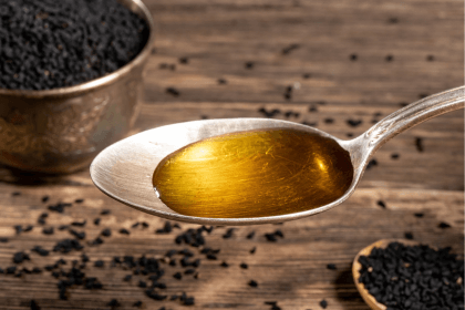 اكتشاف الثنائي الطبيعي للعافية: زيت حبة البركة والعسل
